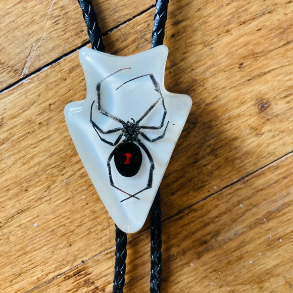 Black Widow Bolo Tie Other - Arachnid Black Widow Spider Bootlace Bolo Tie - Gothic Western 🕷️